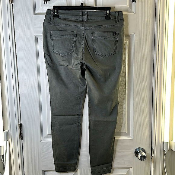 NWT - In motion cropped pants (JUNIPER) various sizes available!!! NEW - 🥰 - Picture 7 of 11